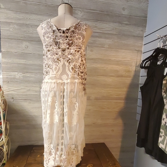 Origami Lace Vest - Picture 4 of 6